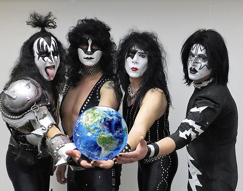 KissinTime 2019 Pic1 By Harry Jetzer 500